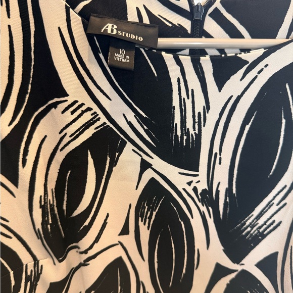 Title AB Studio Black White Graphic Print Sleeveless Sheath Dress Size 10 - Picture 3 of 3